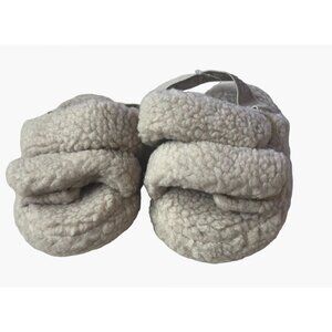 Baby GAP Sherpa Slippers Size 7 Size 8 Cream ecru NEW with Tags Ugg Style Comfor